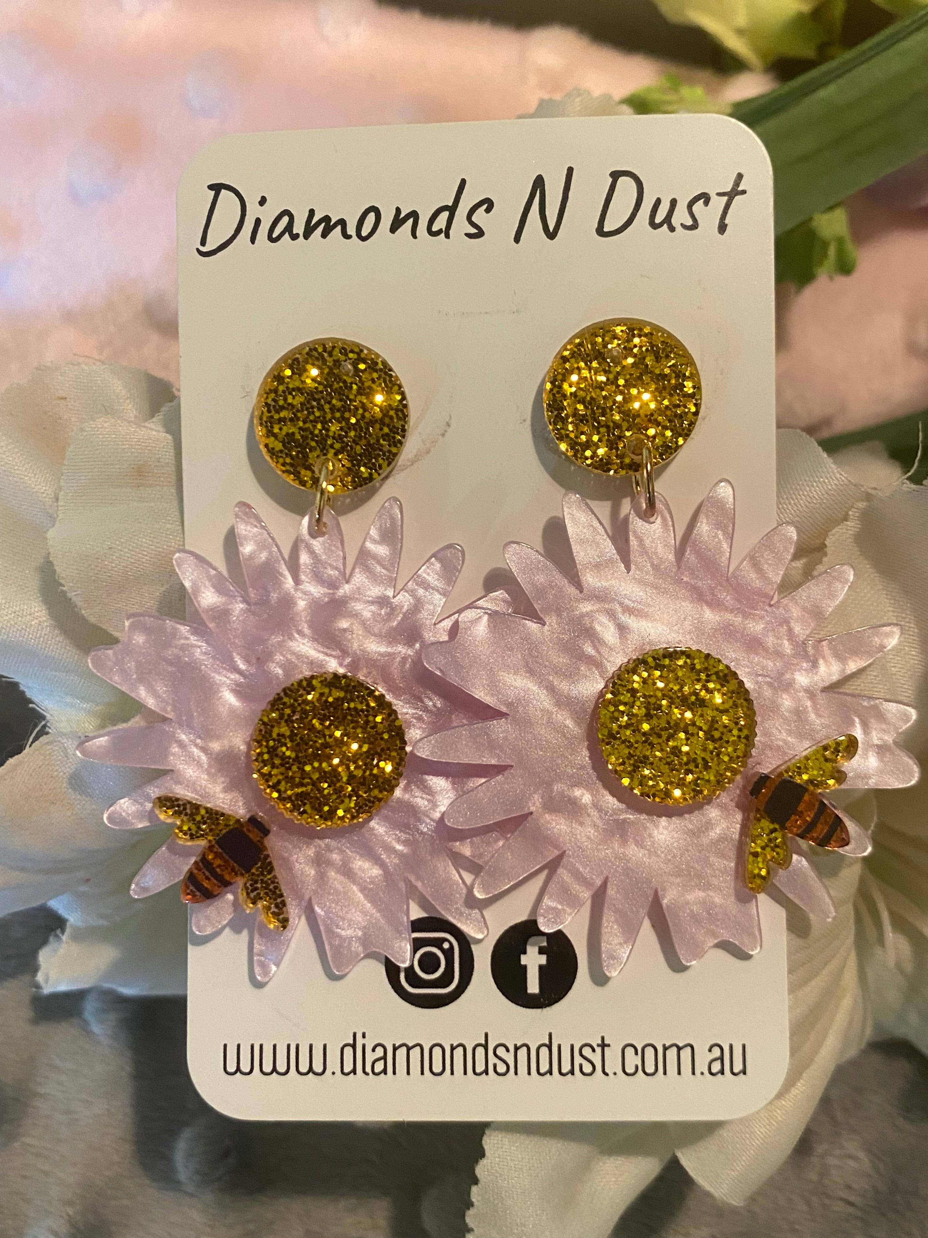 Dangle Earrings - Daisies and Bees - Purple