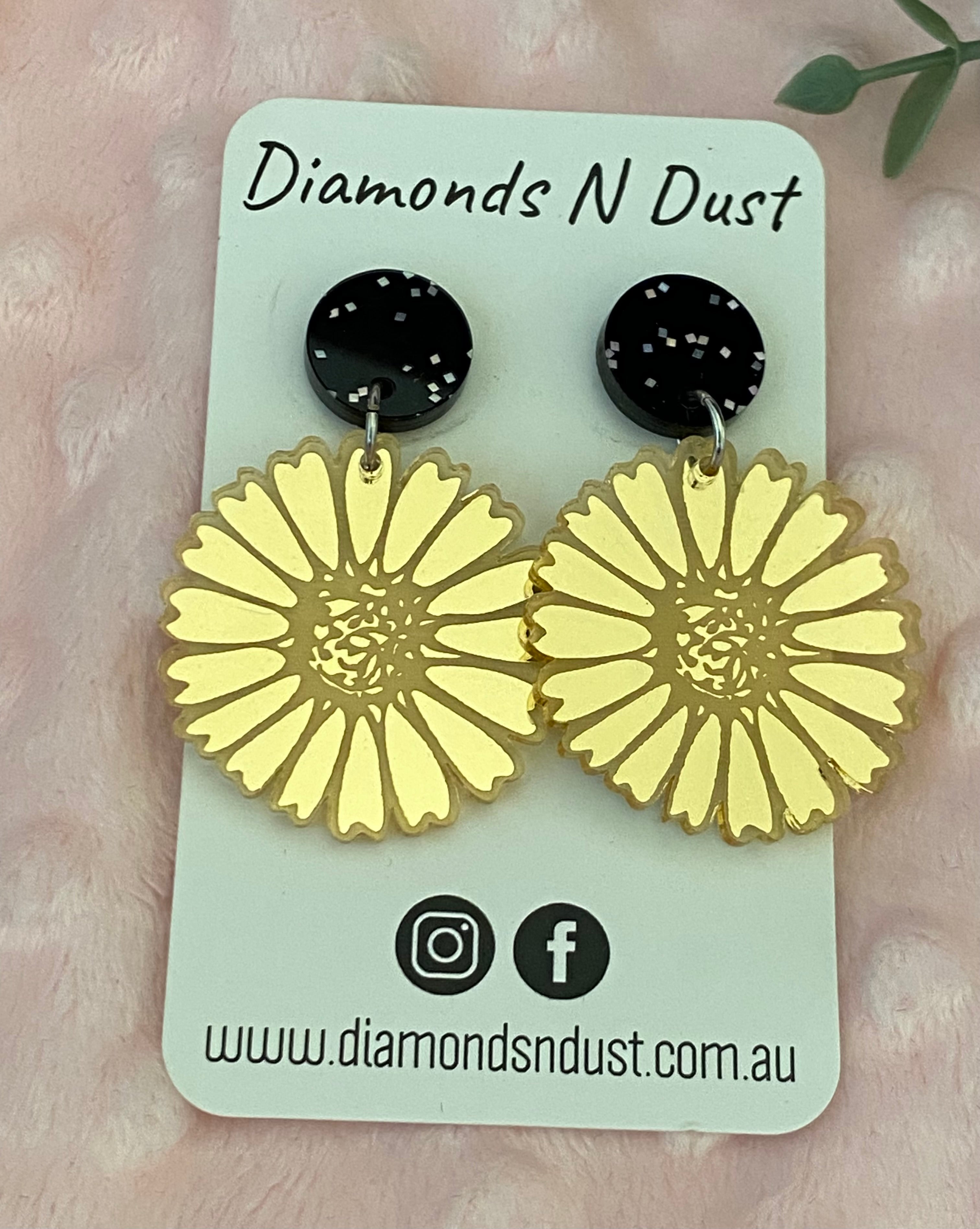 Dangle earrings - Daisies - gold mirror & black